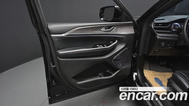 Jeep Grand Cherokee 2022 — Photo 19/32