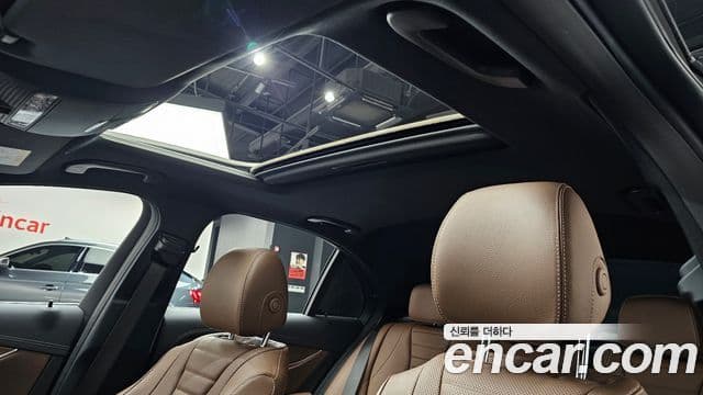 Mercedes-Benz E-Class 2023 — Şəkil 19/20