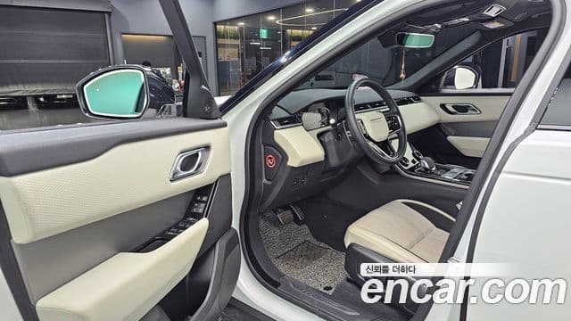 Land Rover Range Rover Velar 2023 — Фото 10/20