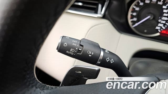 Land Rover Range Rover Velar 2023 — Фото 17/20