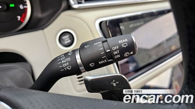 Land Rover Range Rover Velar 2023 — Фото 18/20