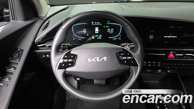 Kia Niro 2022 — ფოტო 13/20