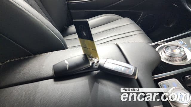 Genesis GV80 2021 — Photo 17/41