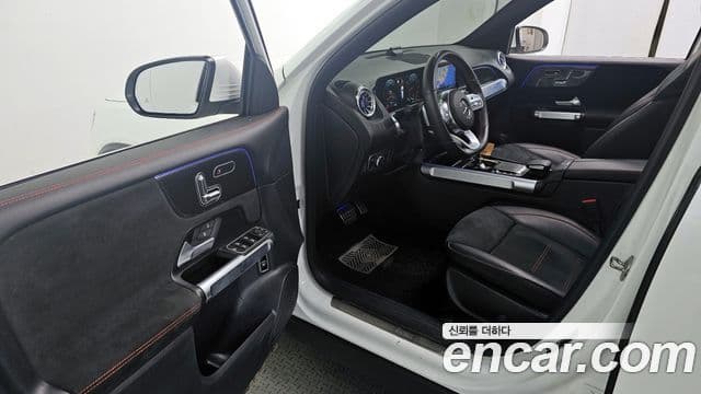 Mercedes-Benz GLB-Class 2022 — Şəkil 10/20