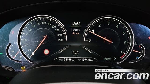BMW 5 Series 2018 — Фото 8/20