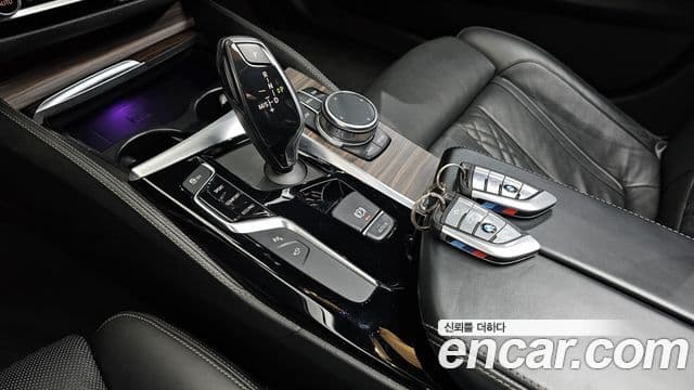 BMW 5 Series 2018 — Фото 9/20