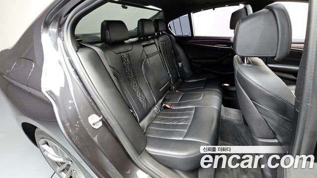 BMW 5 Series 2018 — Photo 12/33