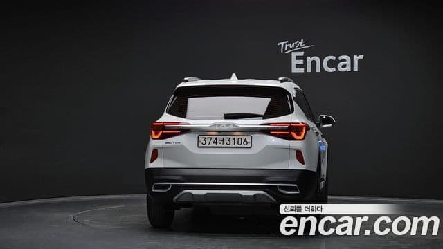 Kia Seltos 2022 — ფოტო 4/20
