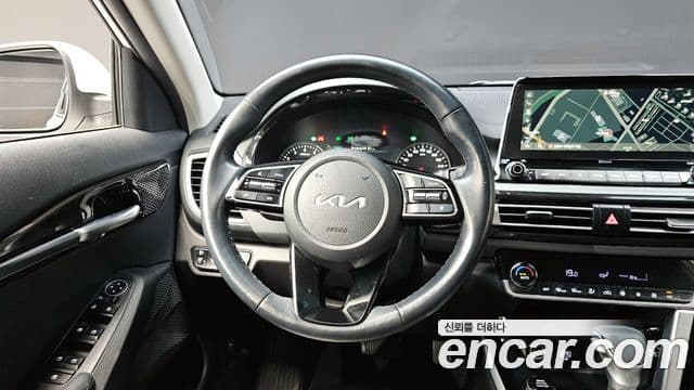 Kia Seltos 2022 — ფოტო 13/20
