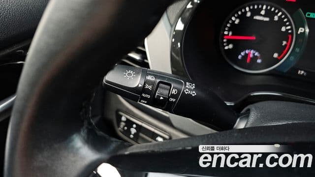 Kia Seltos 2022 — ფოტო 17/20