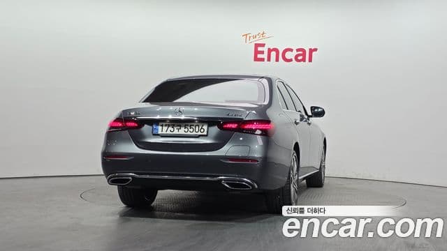 Mercedes-Benz E-Class 2022 — ფოტო 4/20