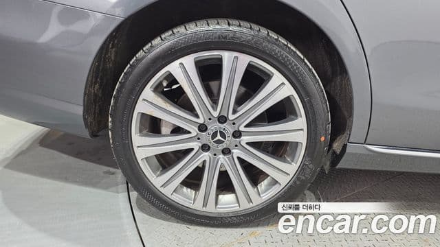 Mercedes-Benz E-Class 2022 — ფოტო 5/20