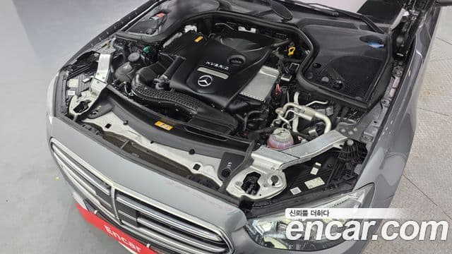 Mercedes-Benz E-Class 2022 — ფოტო 6/20