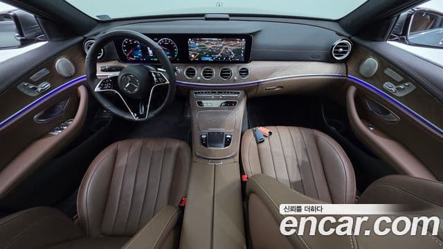 Mercedes-Benz E-Class 2022 — ფოტო 7/20