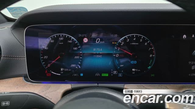 Mercedes-Benz E-Class 2022 — ფოტო 8/20
