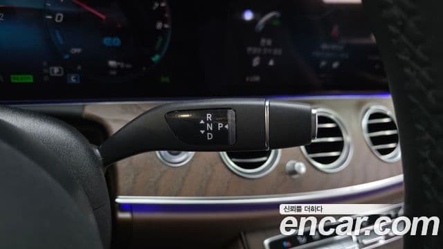 Mercedes-Benz E-Class 2022 — ფოტო 9/20