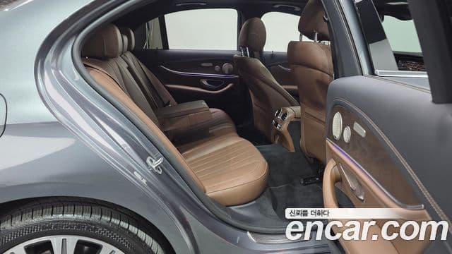 Mercedes-Benz E-Class 2022 — ფოტო 12/20