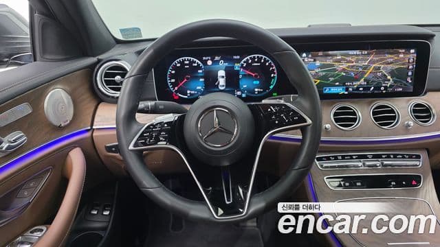 Mercedes-Benz E-Class 2022 — ფოტო 13/20