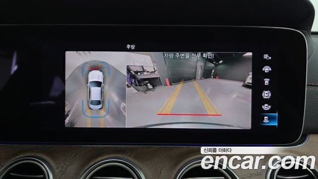 Mercedes-Benz E-Class 2022 — ფოტო 15/20