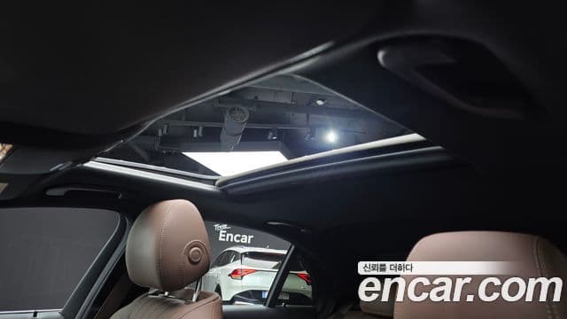 Mercedes-Benz E-Class 2022 — ფოტო 18/20