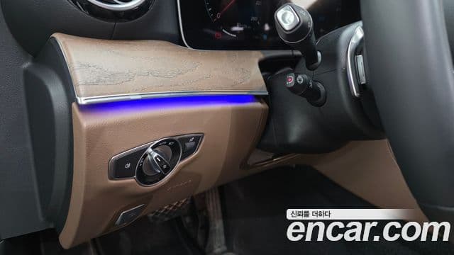 Mercedes-Benz E-Class 2022 — Photo 30/35