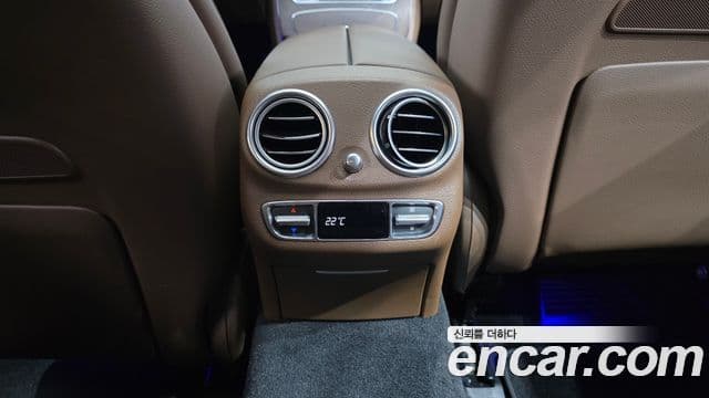Mercedes-Benz E-Class 2022 — Photo 20/35