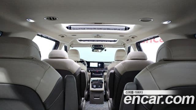 Kia Carnival 2023 — Фото 19/20