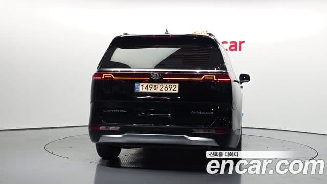 Kia Carnival 2021 — ფოტო 4/20