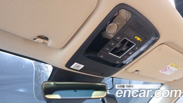 Kia Carnival 2021 — ფოტო 17/20