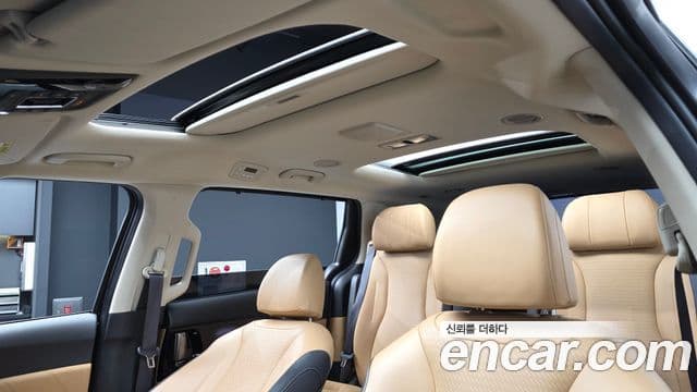 Kia Carnival 2021 — ფოტო 18/20