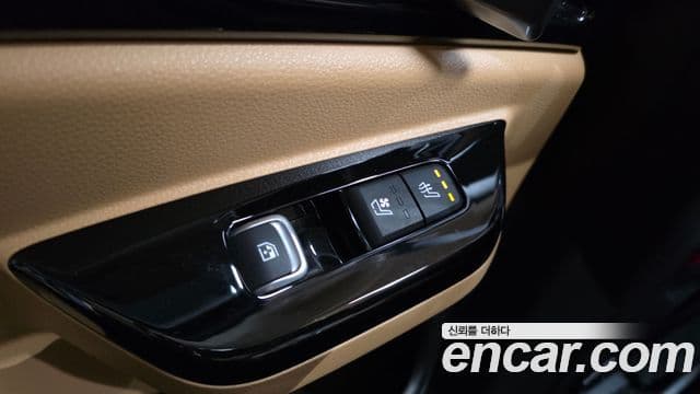 Kia Carnival 2021 — ფოტო 19/20