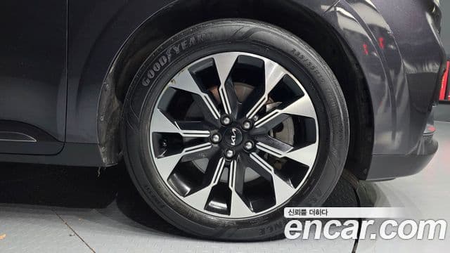 Kia Carnival 2022 — фото 5 из 20
