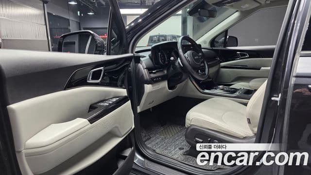 Kia Carnival 2022 — фото 10 из 20