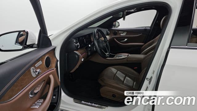 Mercedes-Benz E-Class 2021 — Şəkil 10/20