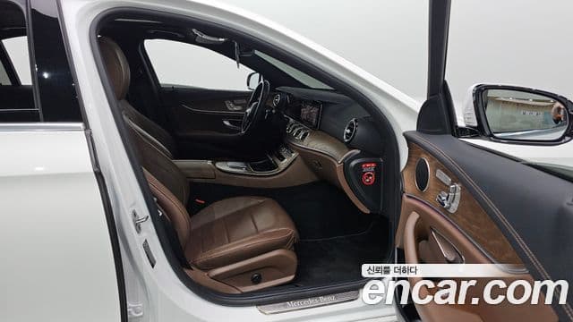 Mercedes-Benz E-Class 2021 — Şəkil 18/20