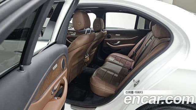 Mercedes-Benz E-Class 2021 — Şəkil 19/20