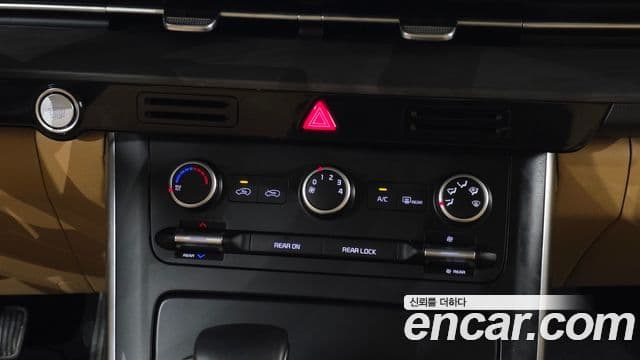 Kia Carnival 2022 — Şəkil 17/20