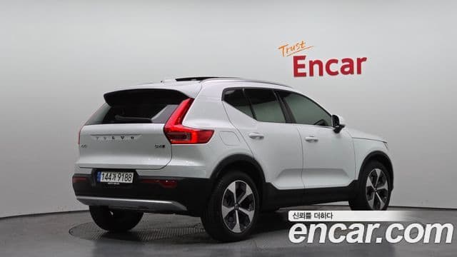 Volvo XC40 2022 — ფოტო 17/34