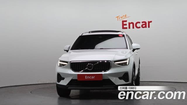 Volvo XC40 2022 — ფოტო 6/34