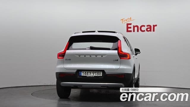 Volvo XC40 2022 — ფოტო 19/34