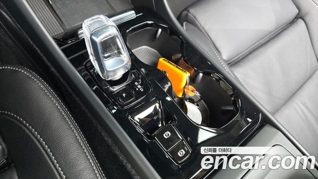 Volvo XC40 2022 — ფოტო 24/34