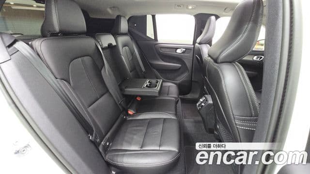 Volvo XC40 2022 — ფოტო 9/34