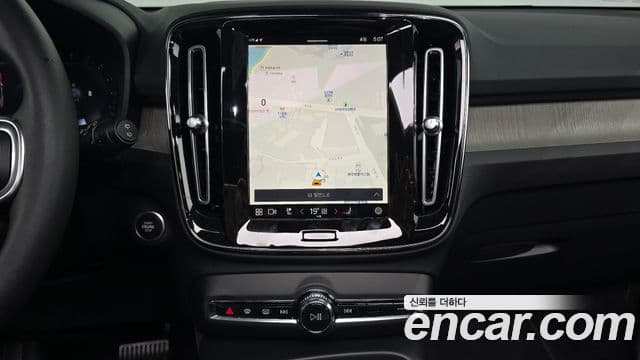 Volvo XC40 2022 — ფოტო 10/34