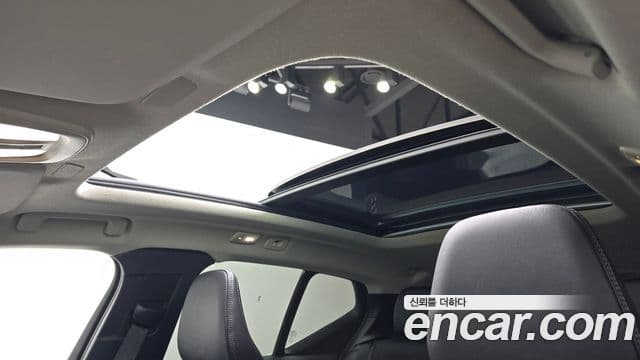 Volvo XC40 2022 — ფოტო 21/34