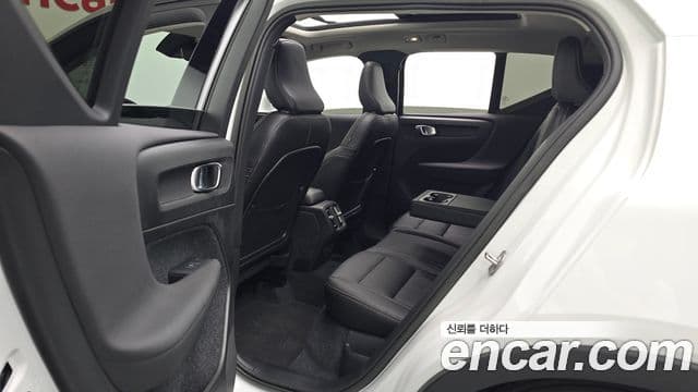Volvo XC40 2022 — ფოტო 20/34