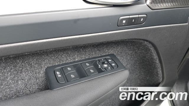 Volvo XC40 2022 — ფოტო 13/34