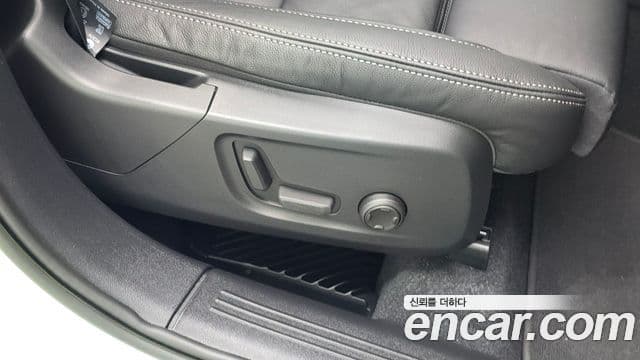 Volvo XC40 2022 — ფოტო 8/34