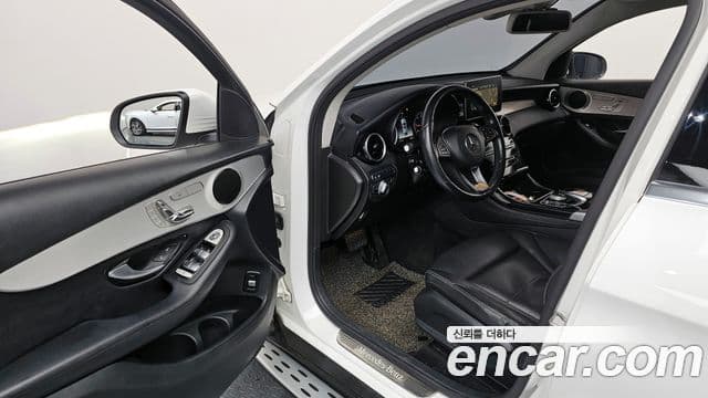 Mercedes-Benz GLC-Class 2018 — Şəkil 10/20
