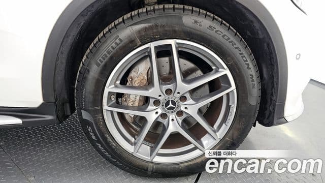 Mercedes-Benz GLC-Class 2018 — Photo 3/31