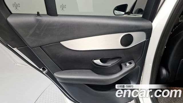 Mercedes-Benz GLC-Class 2018 — Photo 29/31
